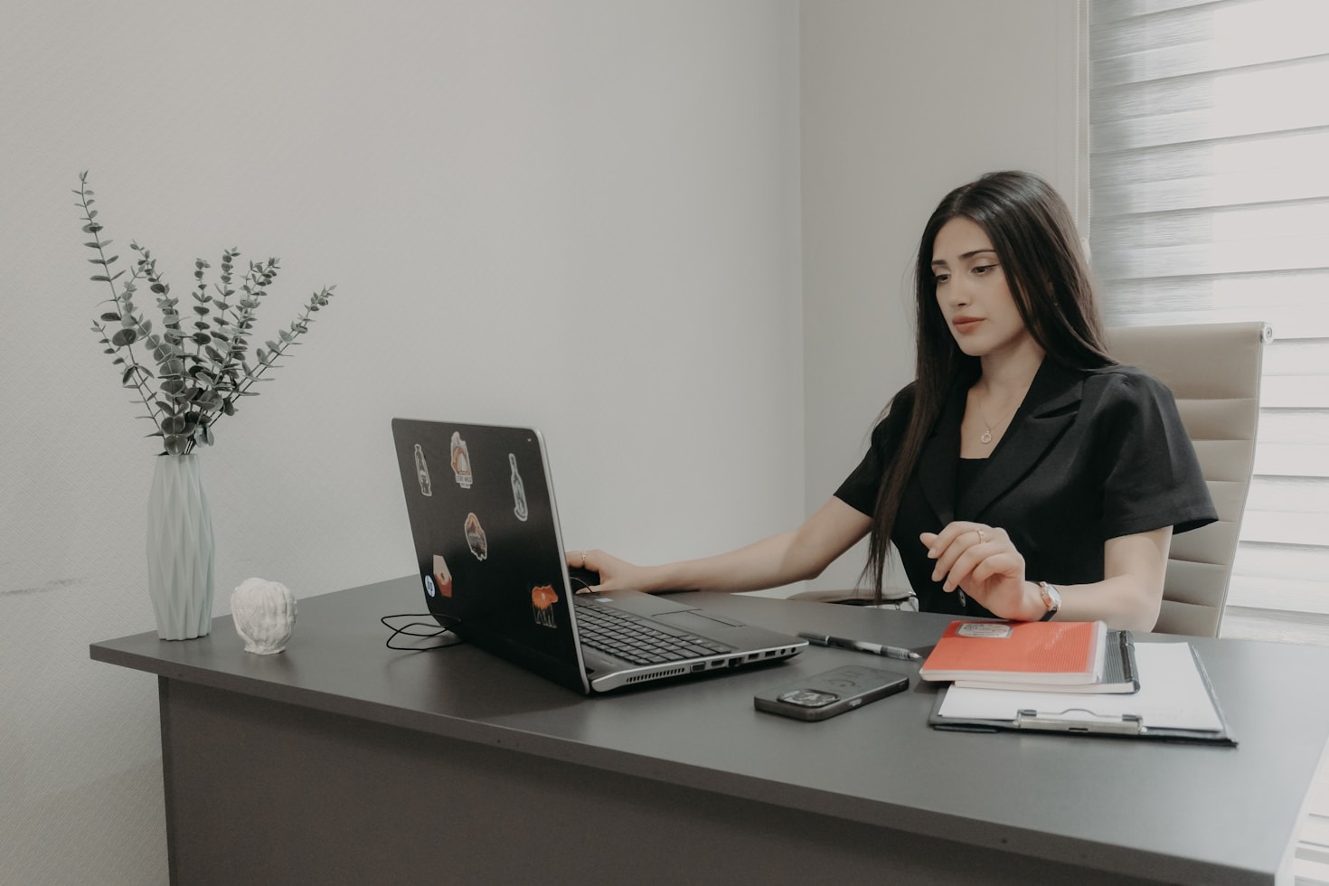 10 Essential Skills Every Virtual Assistant Needs 10 Essential Skills Every Virtual Assistant Needs